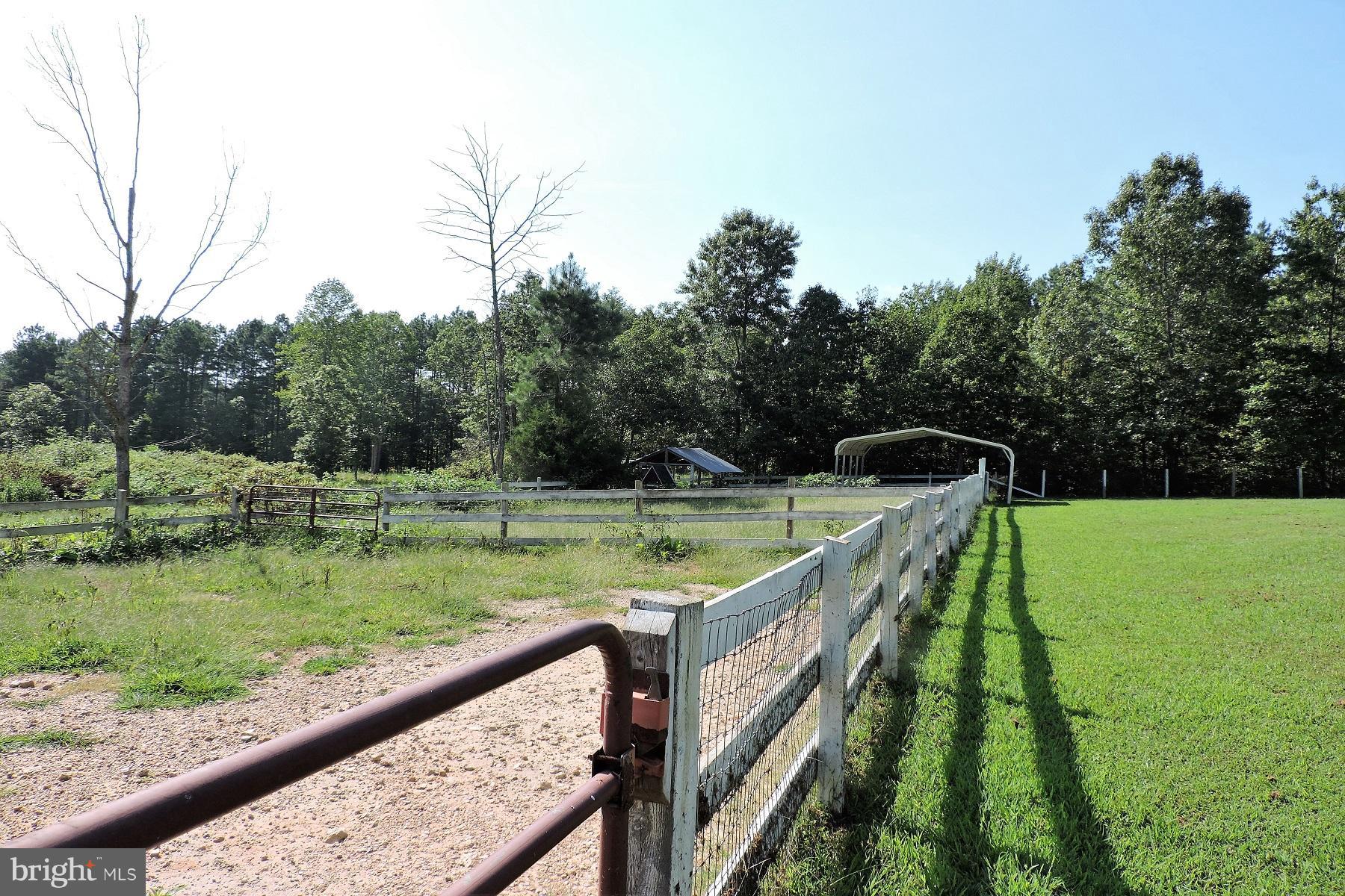 30390 Catharpin Road Locust Grove, VA 22508 - Photo 21 of 27 Paddock