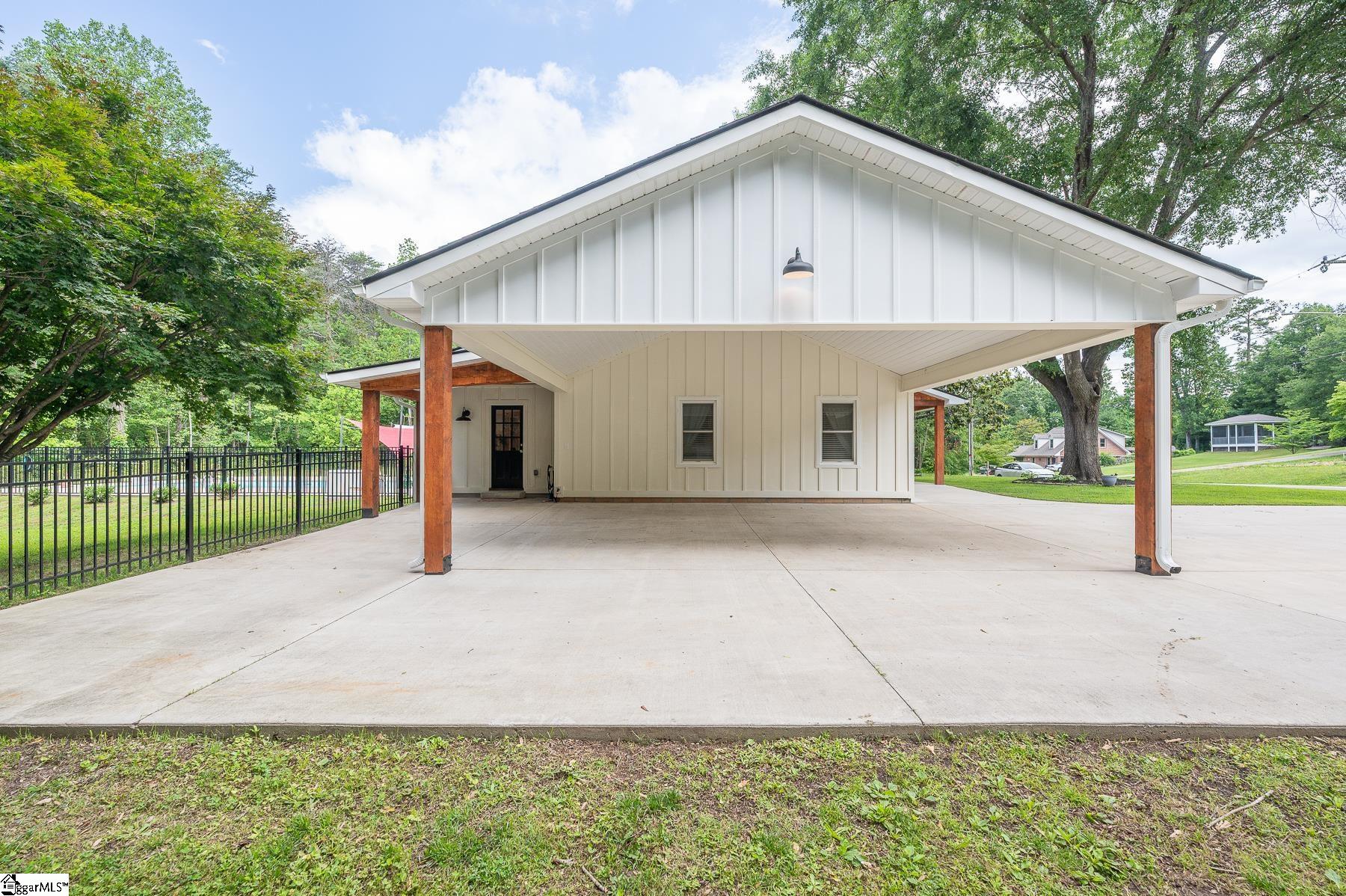 508 Forest Drive Landrum, SC 29356 - Photo 4 of 48