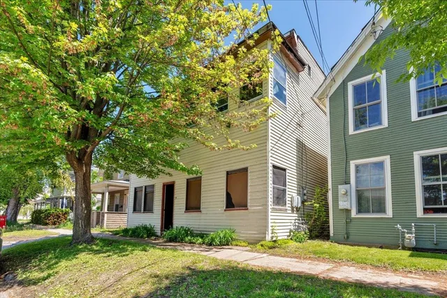 $349,900 | 174-176 North Champlain Street, Burlington, VT 05401