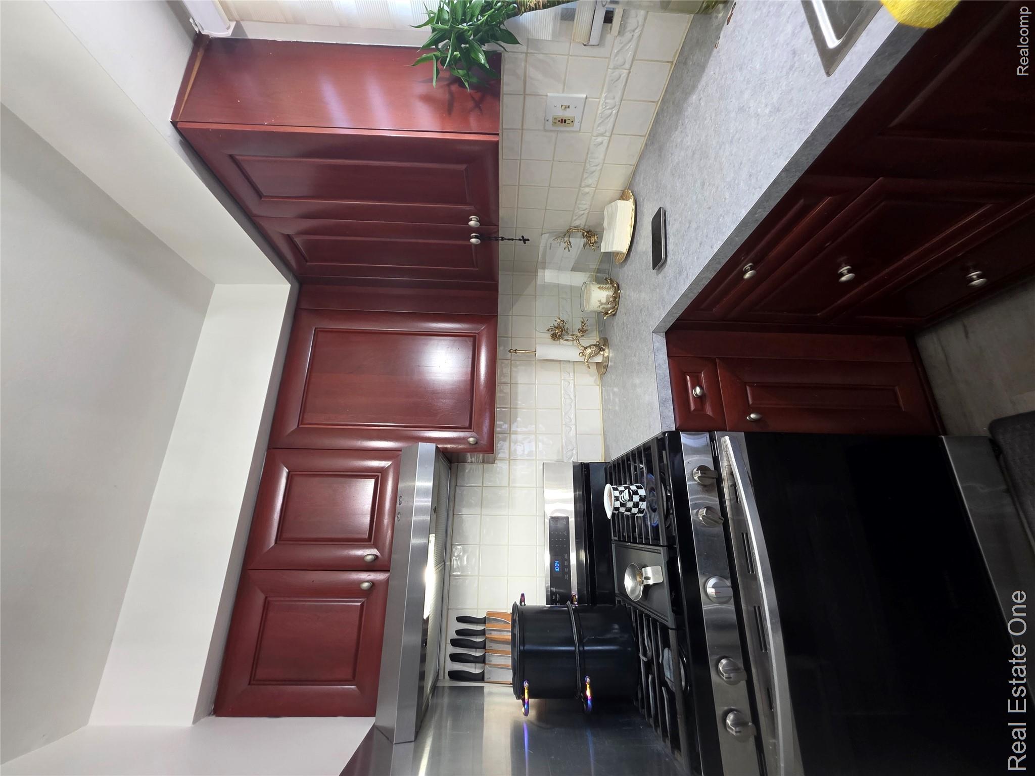 2898 Roundtree Drive Troy, MI 48083 - Photo 25 of 63