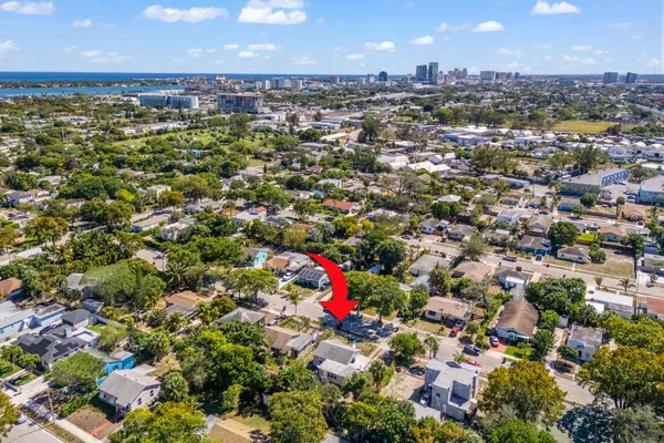 $3,100 | 933 30th Court, West Palm Beach, FL 33407