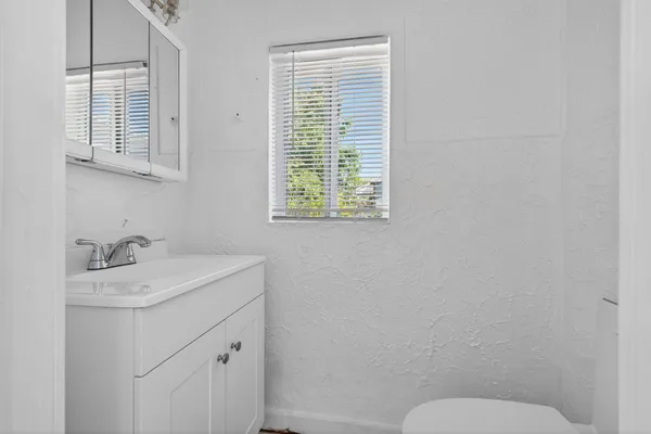 $3,100 | 933 30th Court, West Palm Beach, FL 33407