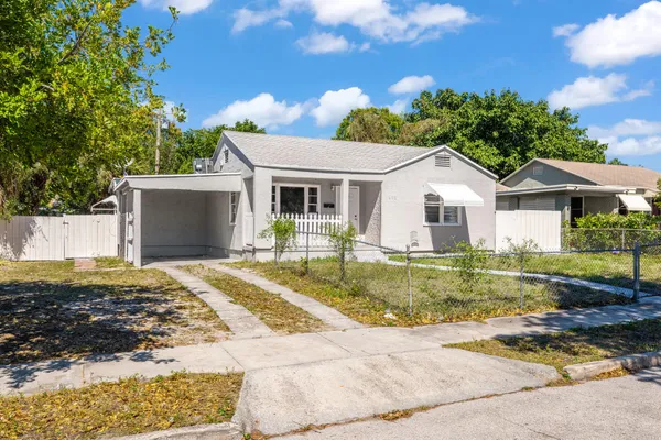 $3,100 | 933 30th Court, West Palm Beach, FL 33407