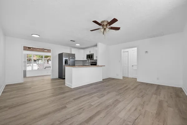 $3,100 | 933 30th Court, West Palm Beach, FL 33407