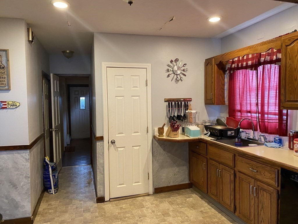 431 Massasoit Road Worcester, MA 01604 - Photo 34 of 38 Gallery Image 34
