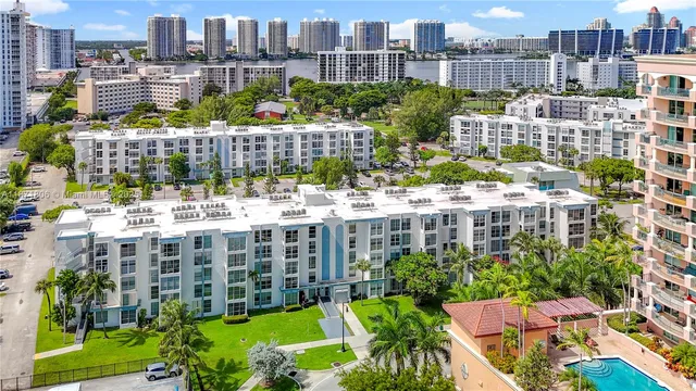 $2,550 | 17560 Atlantic Boulevard, Unit 501, Sunny Isles Beach, FL 33160