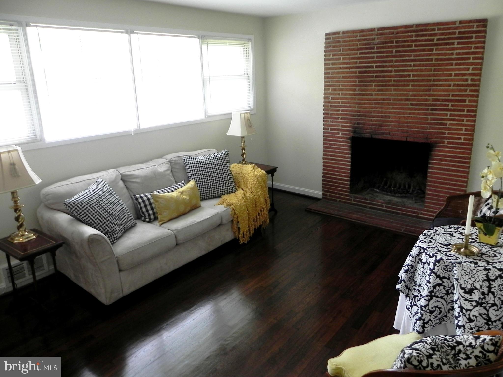 10212 Brunswick Avenue Silver Spring, MD 20902 - Photo 13 of 28 Living Room