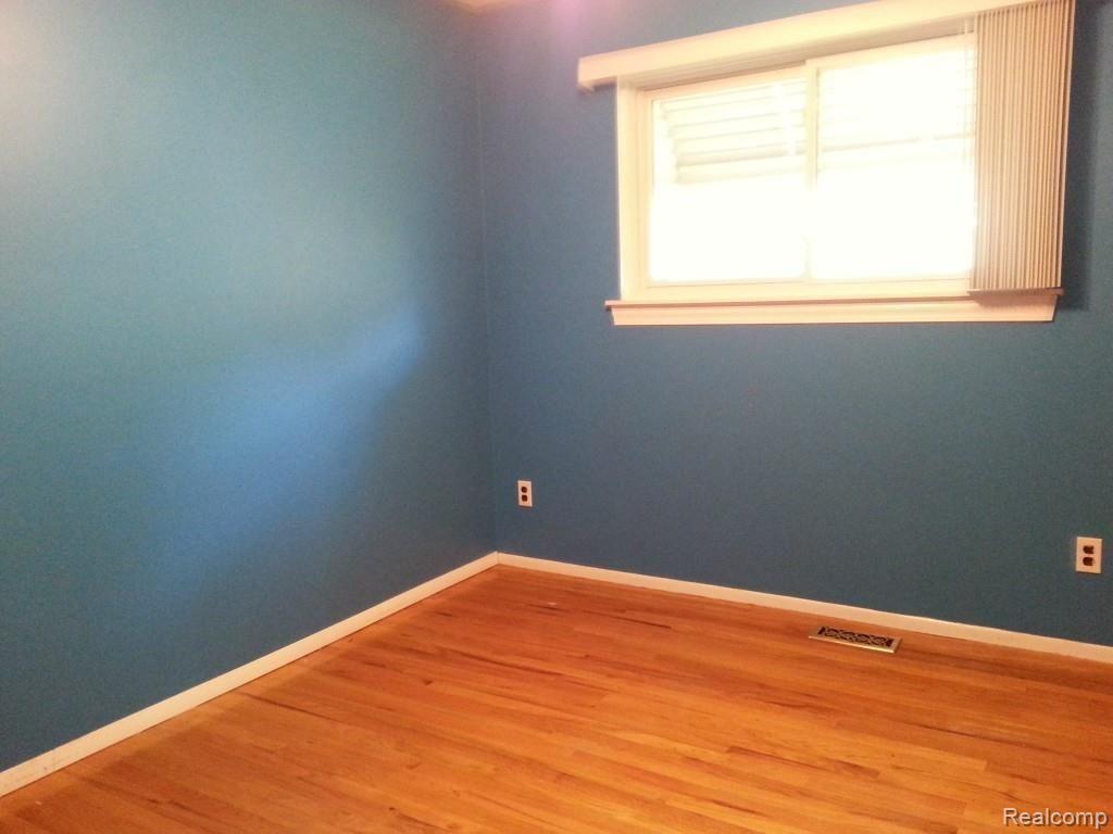 3722 Rhoten Drive Sterling Heights, MI 48310 - Photo 10 of 12