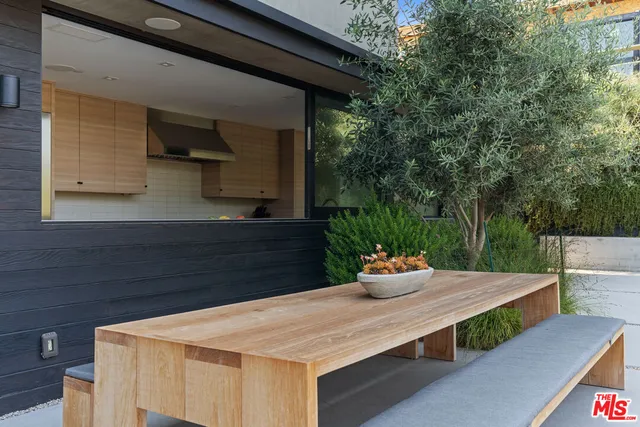 a outdoor view with a sitting space