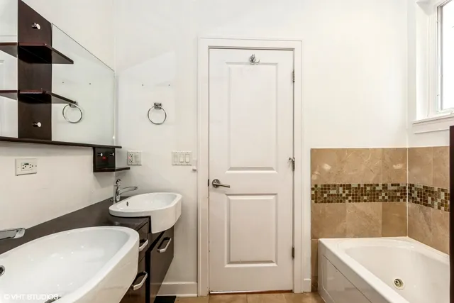 $2,299 | 7932 West Grand Avenue, Unit 2W, Elmwood Park, IL 60707