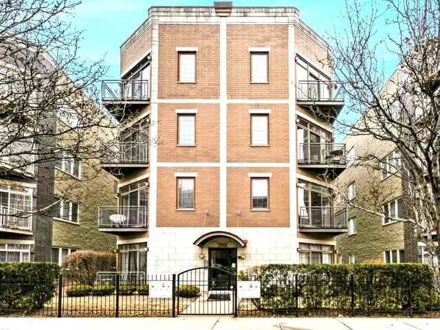 $2,299 | 7932 West Grand Avenue, Unit 2W, Elmwood Park, IL 60707
