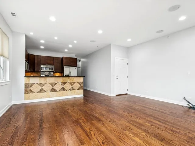 $2,299 | 7932 West Grand Avenue, Unit 2W, Elmwood Park, IL 60707