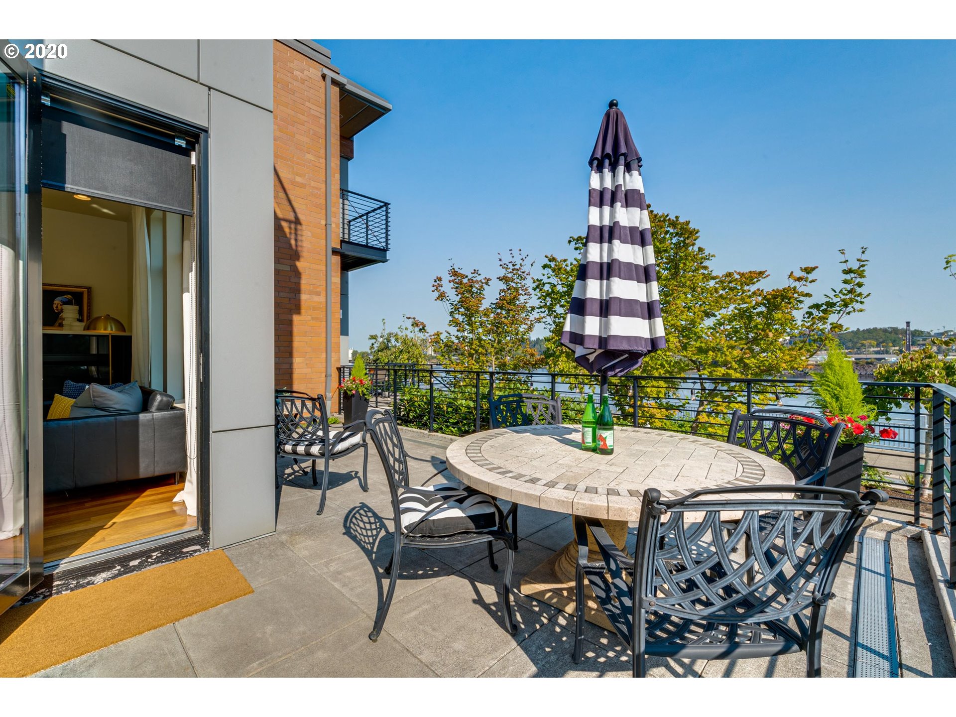 1656 Northwest Riverscape Street Portland, OR 97209 - Photo 5 of 32 Gallery Image 5