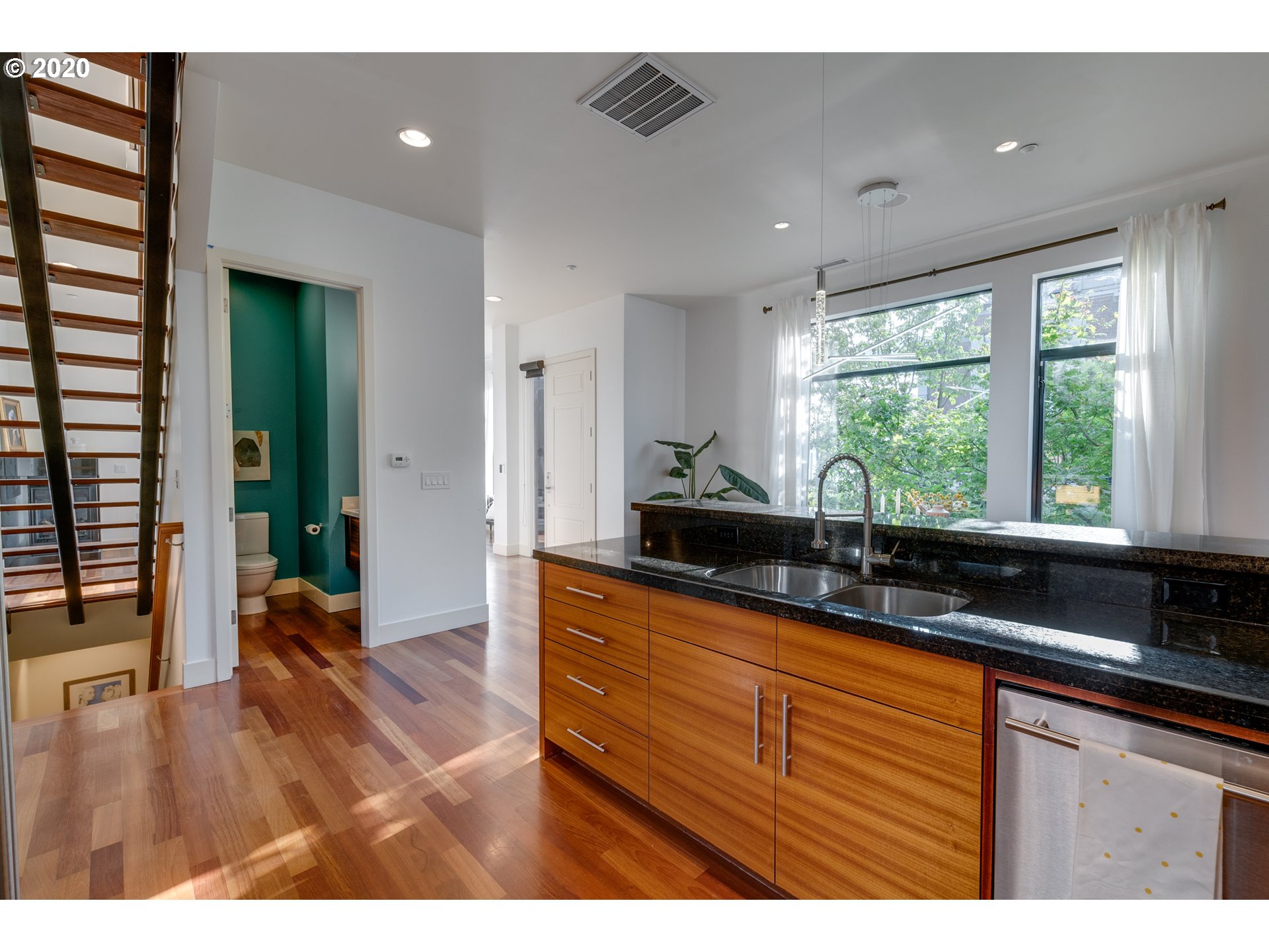 1656 Northwest Riverscape Street Portland, OR 97209 - Photo 9 of 32 Gallery Image 9