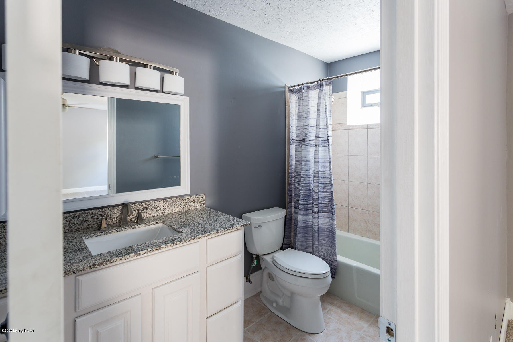 6803 Tottenham Road Louisville, KY 40207 - Photo 25 of 30 Full Bath attached to the 2nd floor bedroom