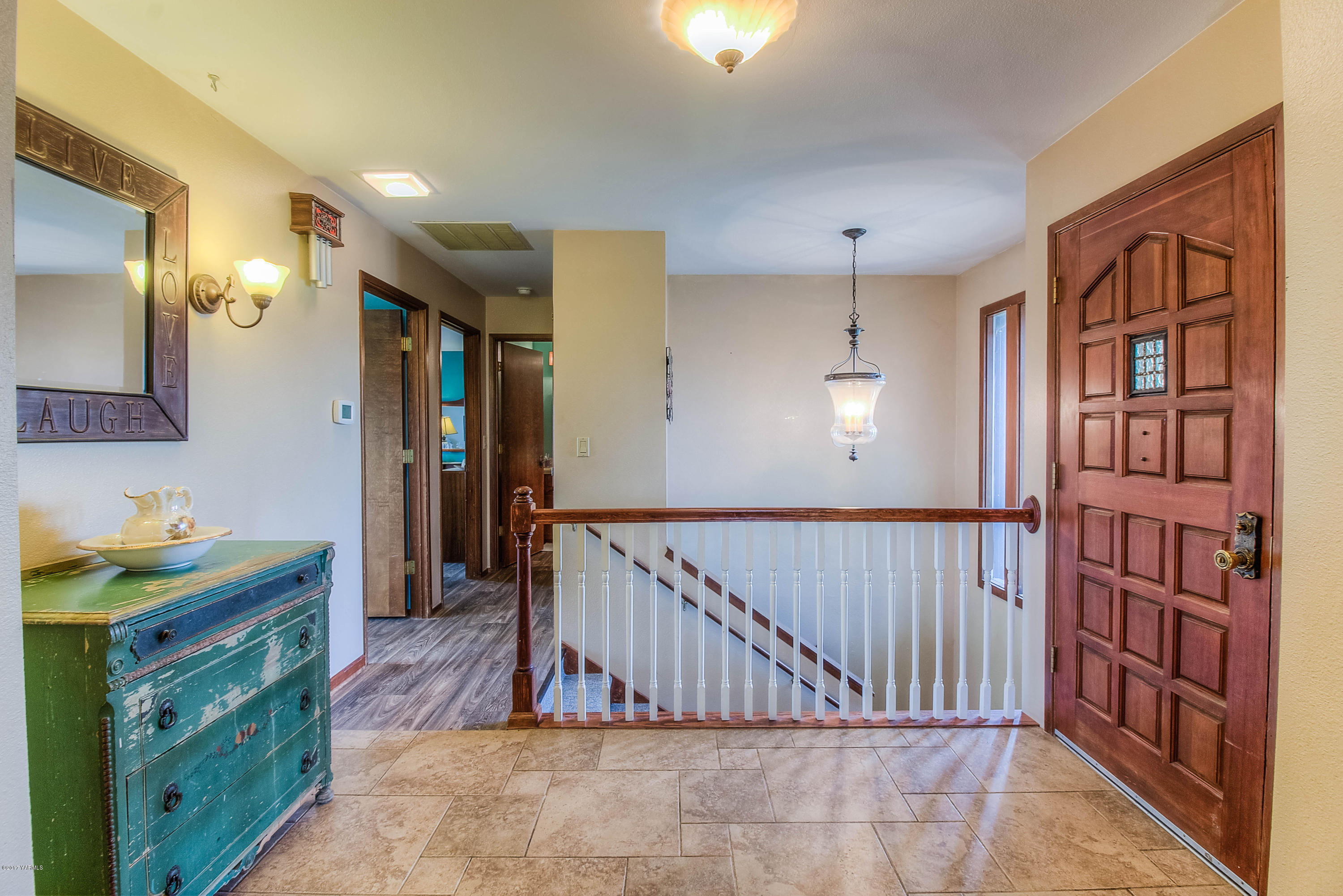 600 Cornue Road Zillah, WA 98953 - Photo 2 of 33 a view of a hallway with a window and entryway