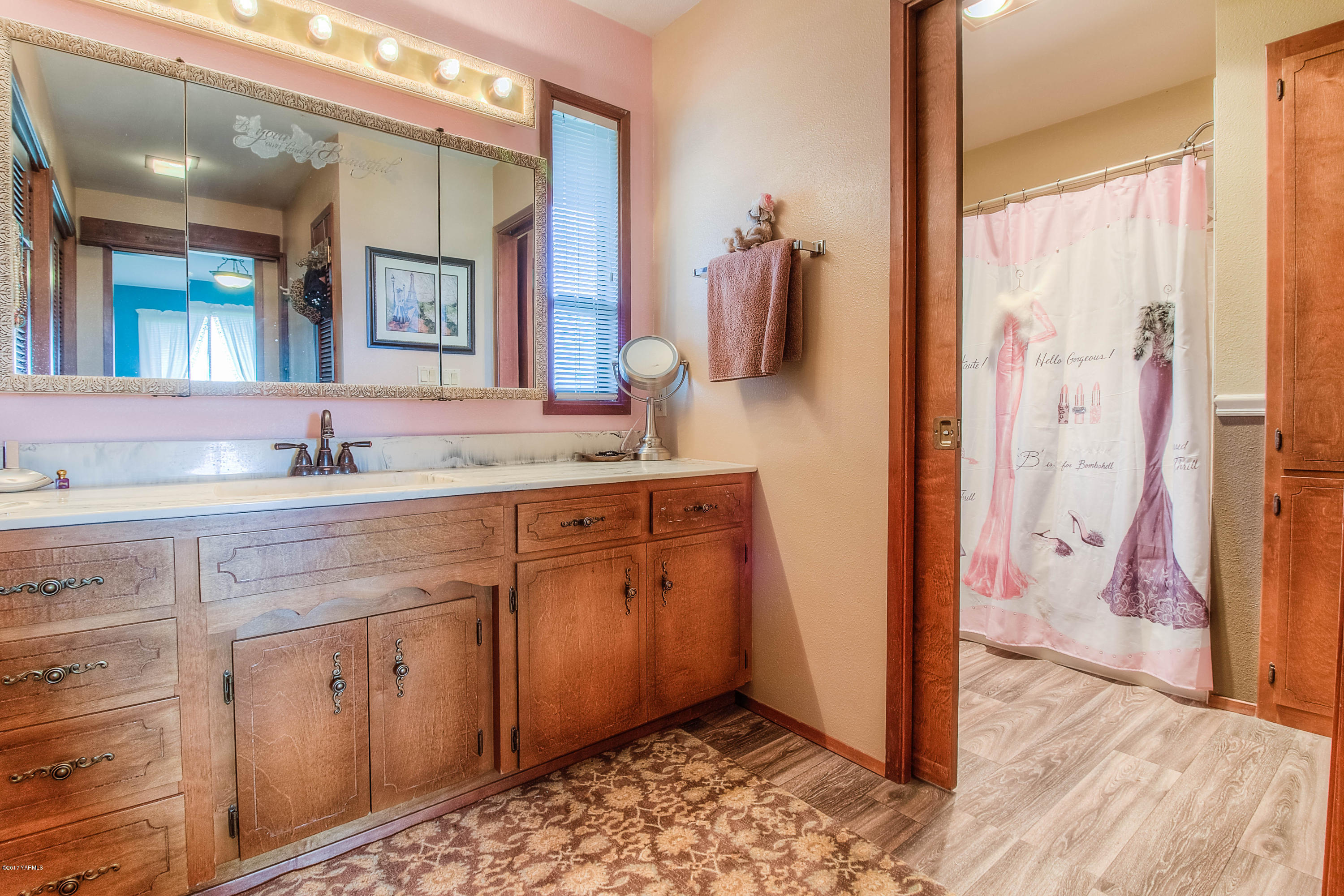 600 Cornue Road Zillah, WA 98953 - Photo 13 of 33 a bathroom with a granite countertop sink and a mirror
