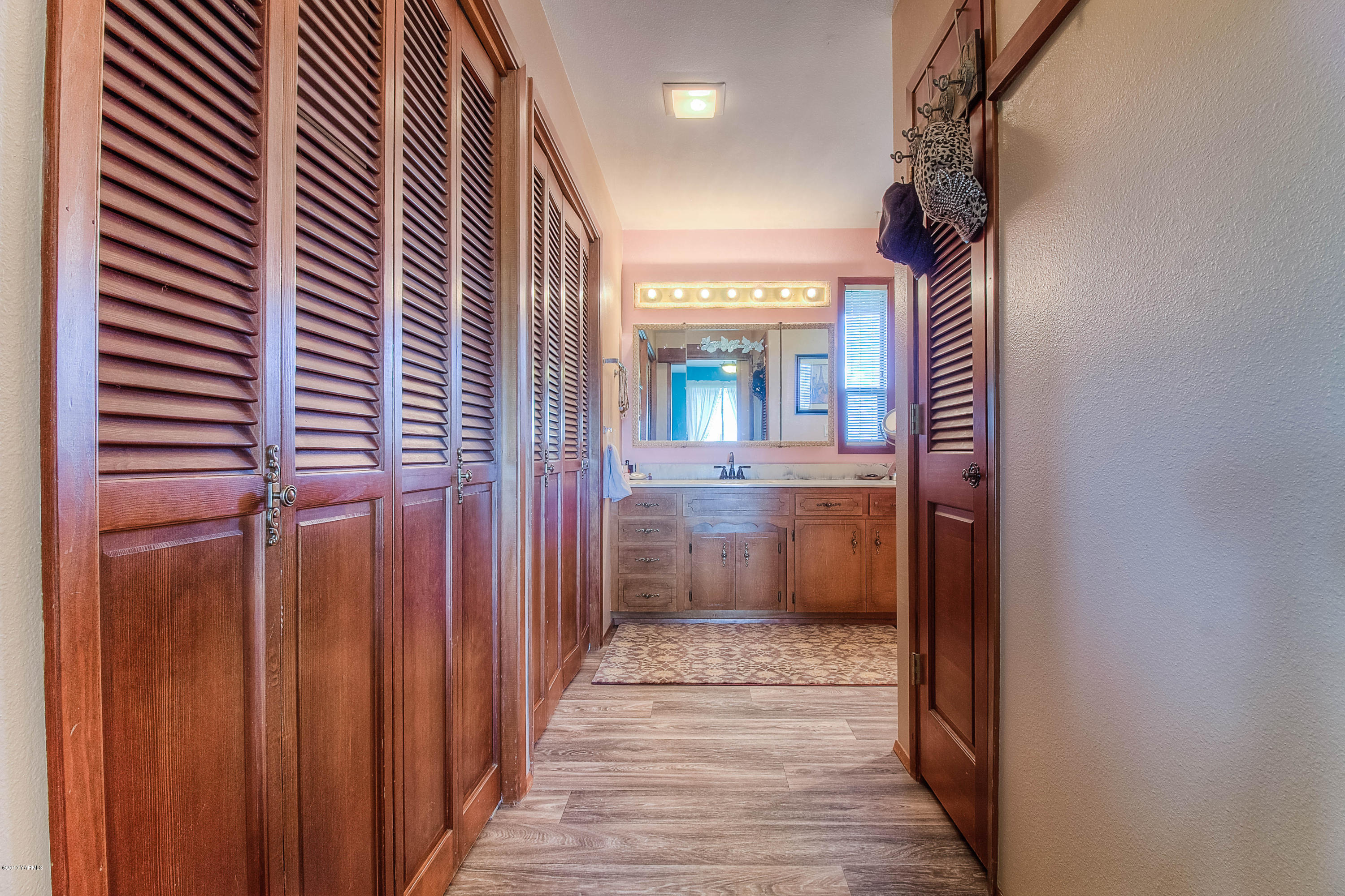 600 Cornue Road Zillah, WA 98953 - Photo 14 of 33 a view of a hallway with wooden floor and staircase