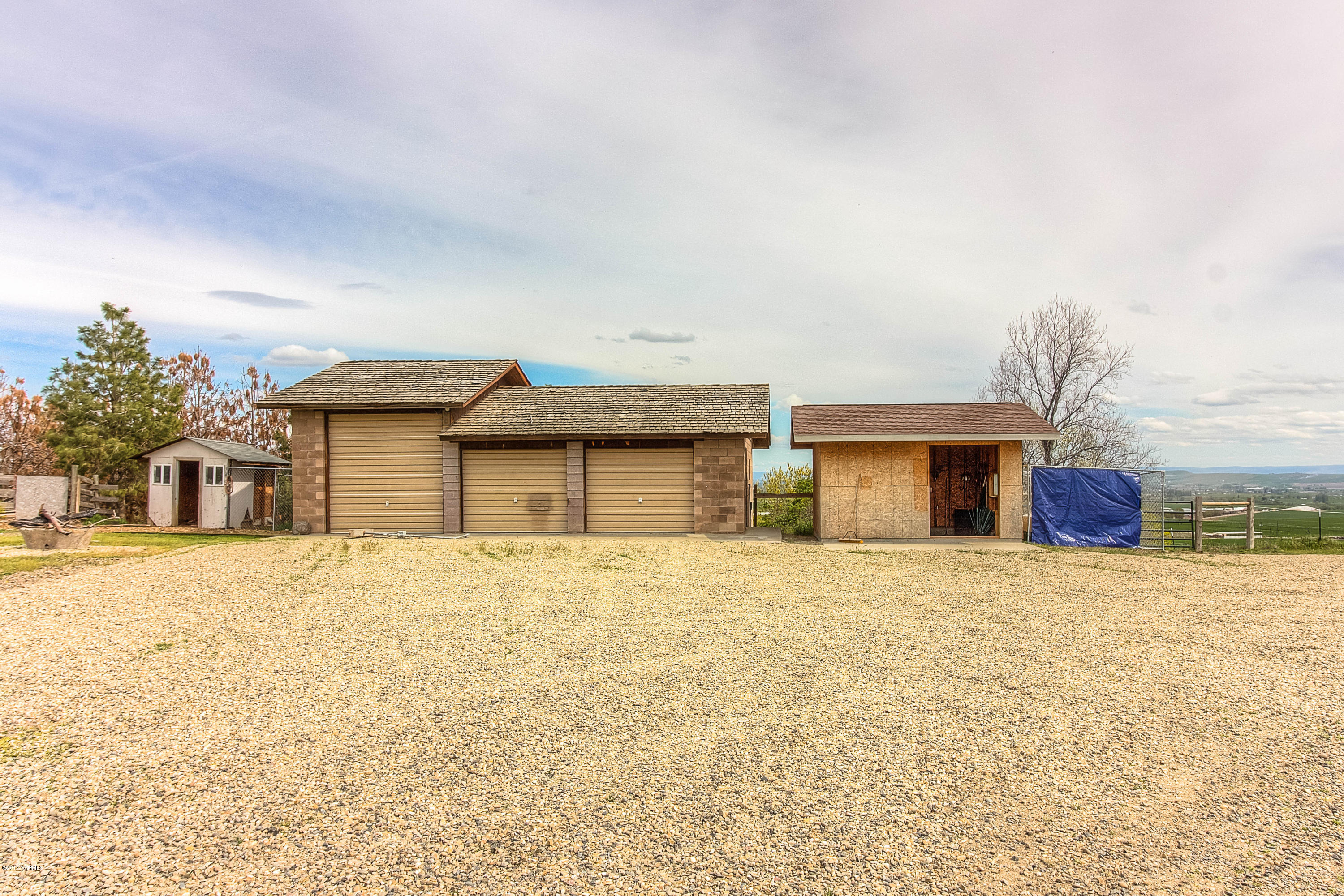 600 Cornue Road Zillah, WA 98953 - Photo 29 of 33 a front view of house with yard and trees