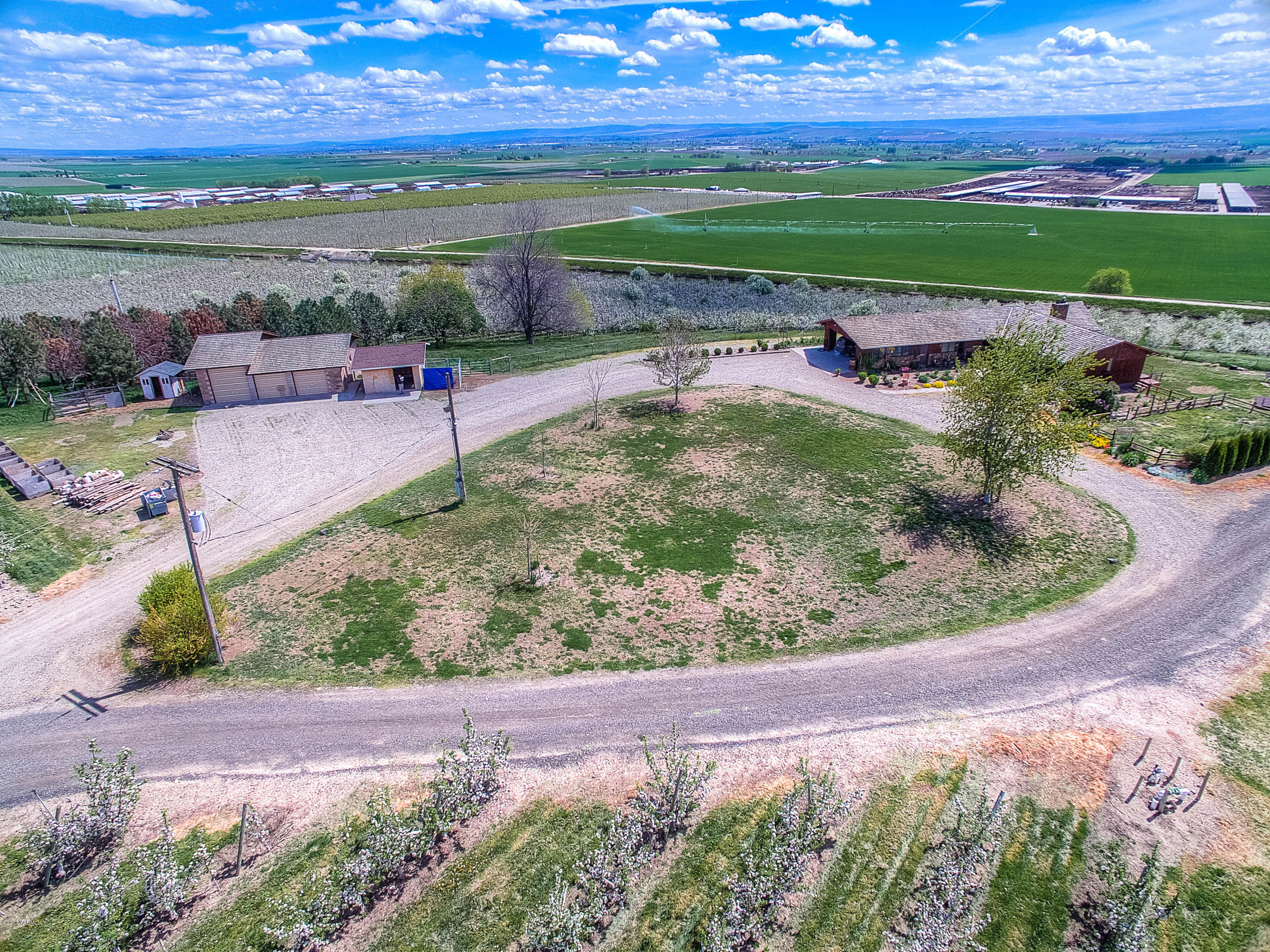 600 Cornue Road Zillah, WA 98953 - Photo 31 of 33 a view of a swimming pool with a yard