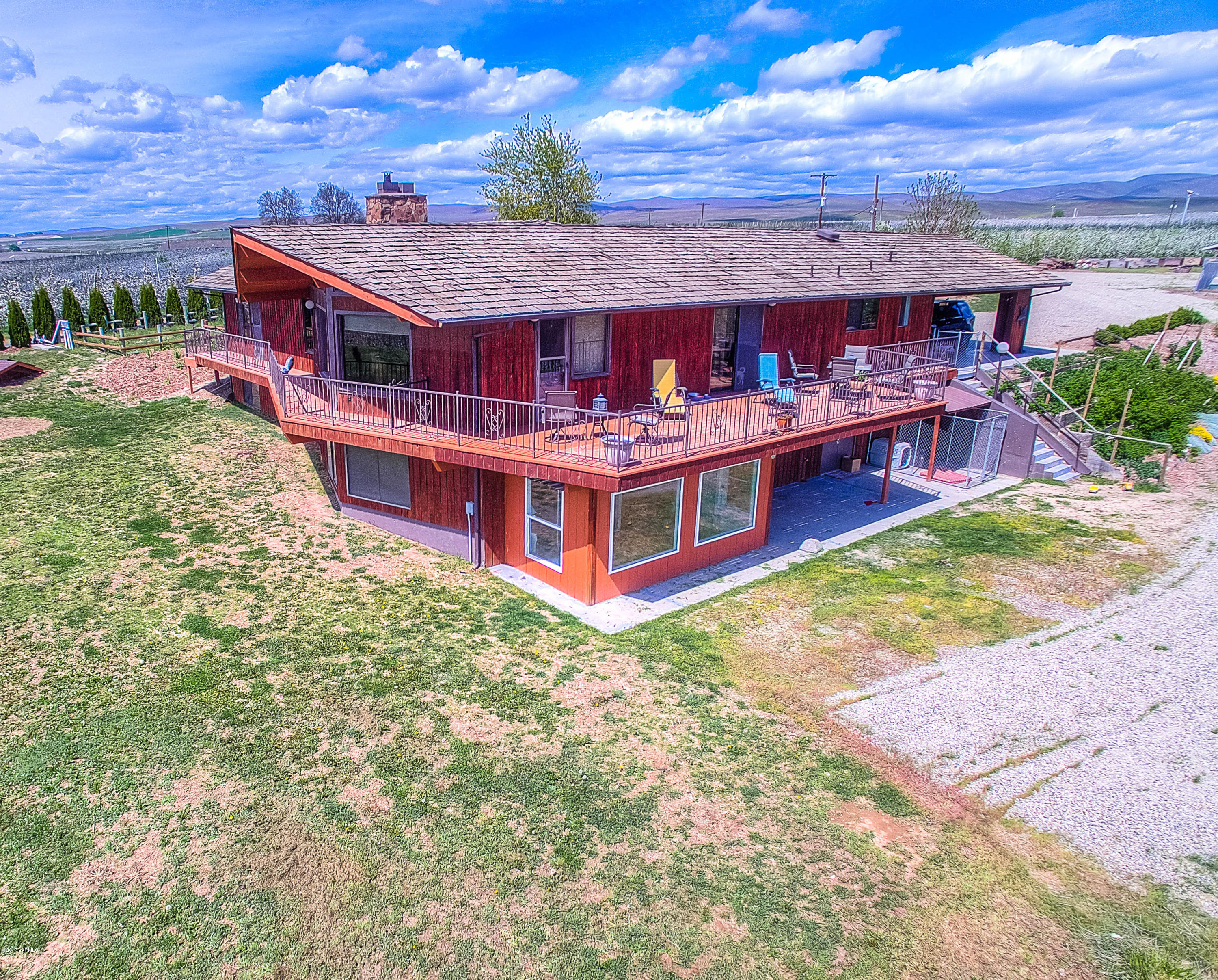 600 Cornue Road Zillah, WA 98953 - Photo 32 of 33 front view of a house with a big yard