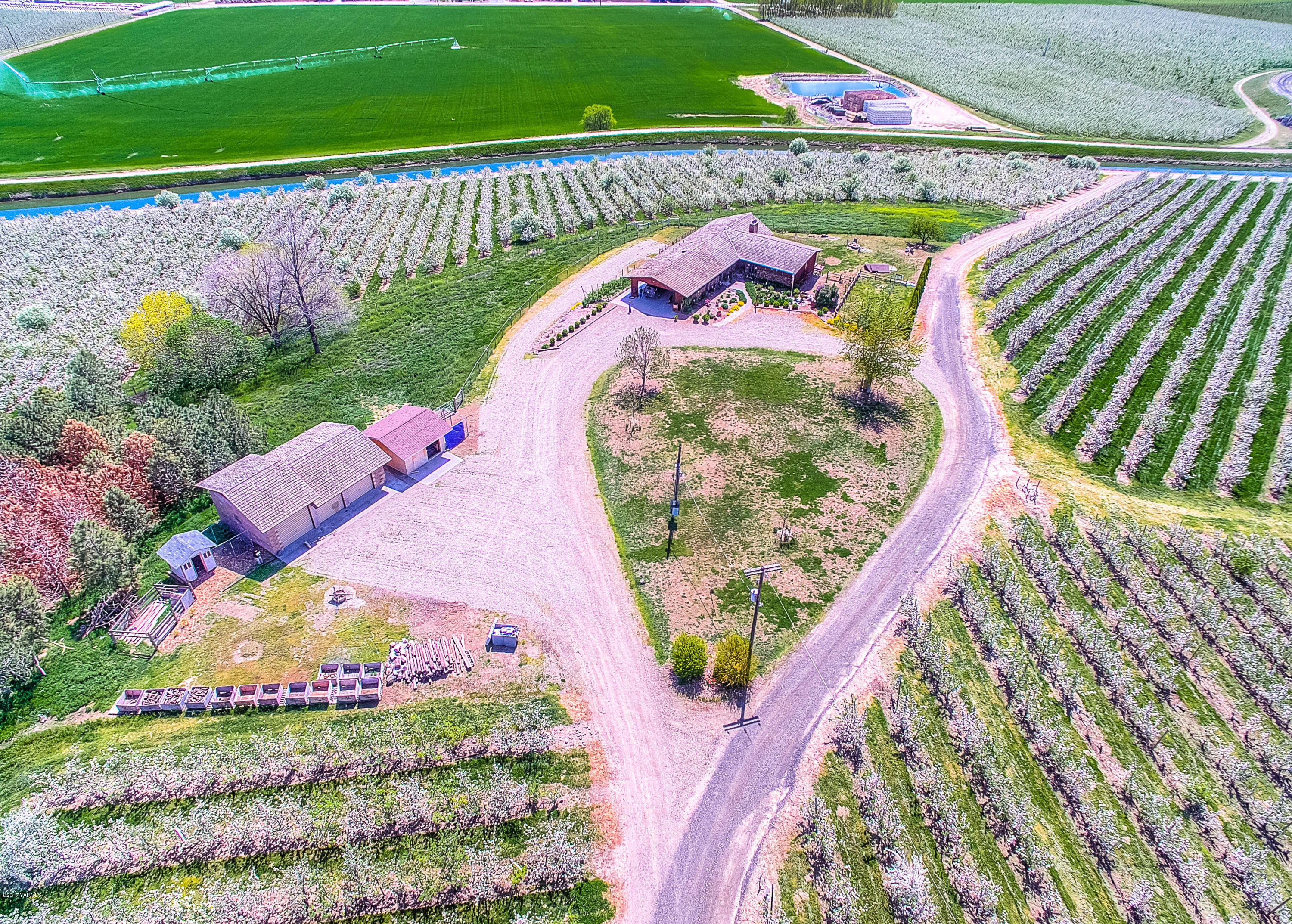 600 Cornue Road Zillah, WA 98953 - Photo 33 of 33 a view of swimming pool with a garden