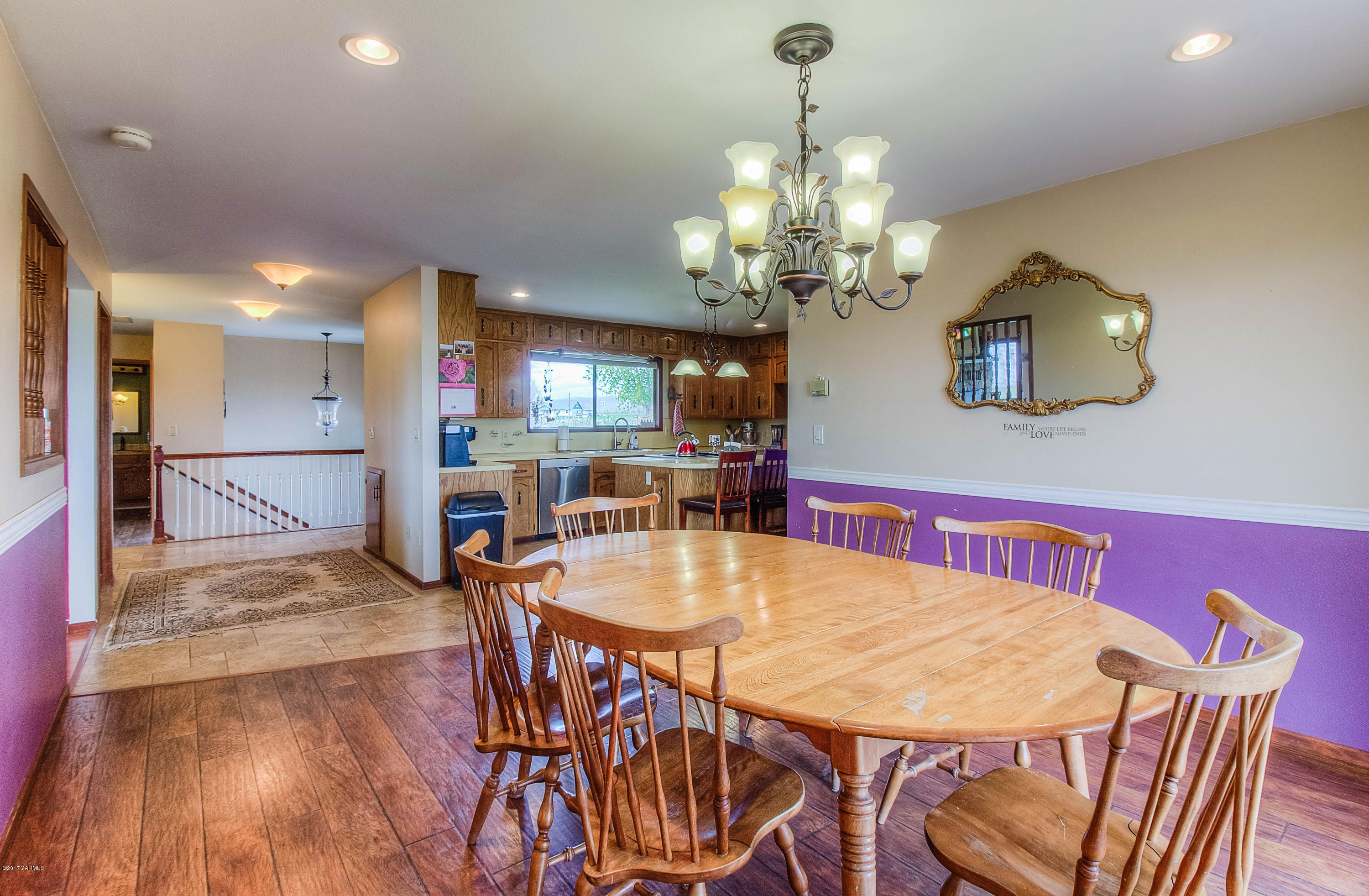 600 Cornue Road Zillah, WA 98953 - Photo 9 of 33 a view of a dining room with furniture and wooden floor