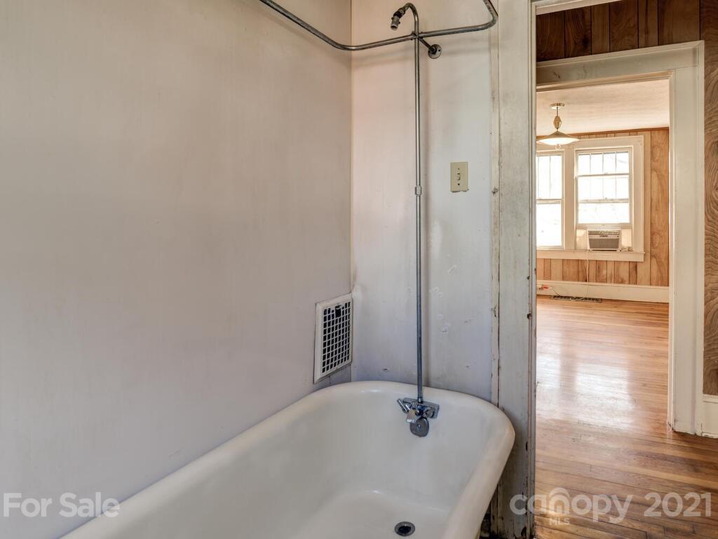 110 Pershing Road Asheville, NC 28805 - Photo 14 of 20 Gallery Image 14