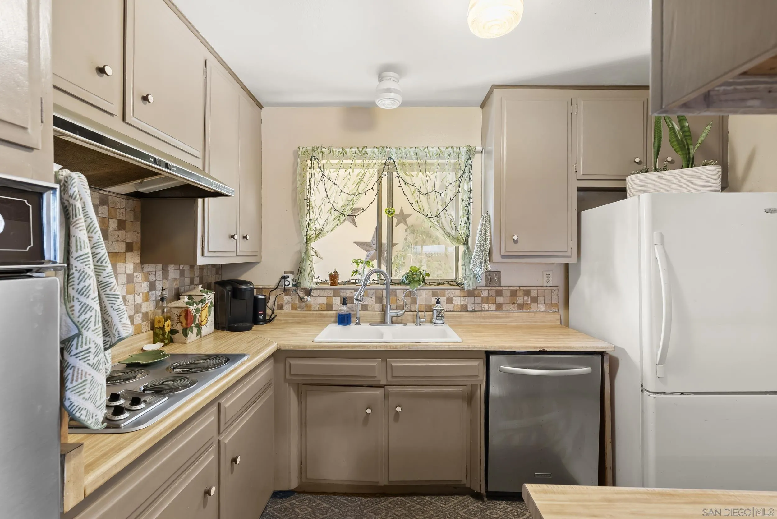 1007 Genie Lane Cardiff-by-the-Sea, CA 92007 - Photo 20 of 61