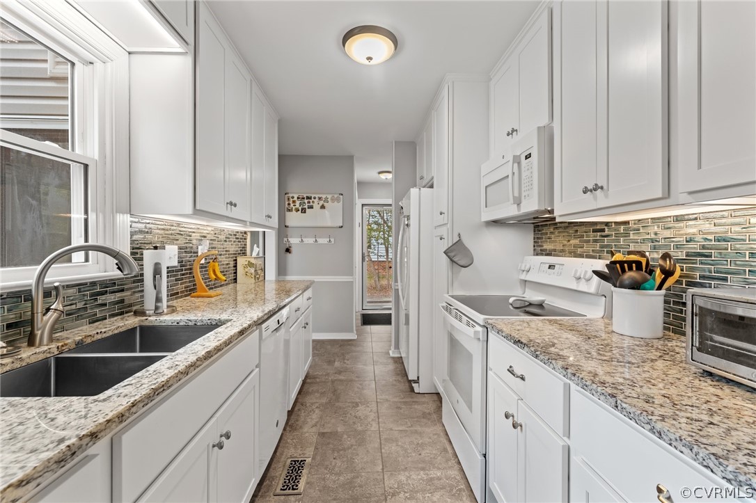 7106 Deer Thicket Drive Midlothian, VA 23112 - Photo 8 of 34 a kitchen with granite countertop a sink stove and cabinets