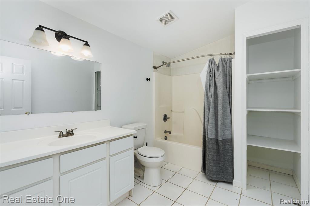 4281 Marcus Road Waterford, MI 48329 - Photo 26 of 35 Gallery Image 26
