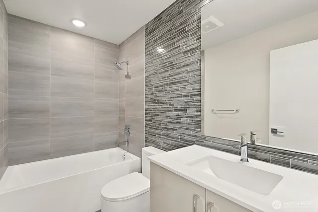 $3,300 | 1814 15th Avenue South, Seattle, WA 98144