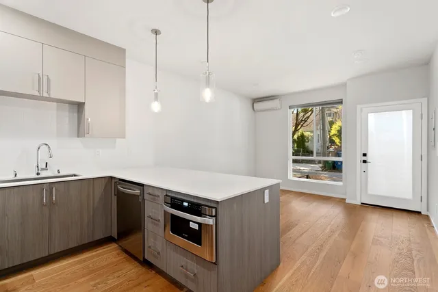 $3,300 | 1814 15th Avenue South, Seattle, WA 98144