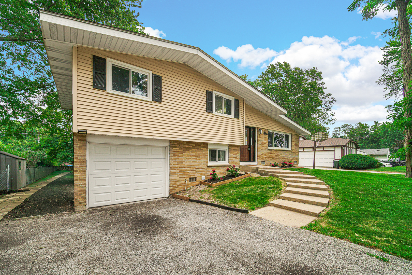 961 North Midlothian Road Mundelein, IL 60060 - Photo 3 of 34 Gallery Image 3