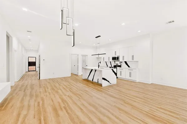 $2,699 | 1218 Grant Street, Dallas, TX 75203