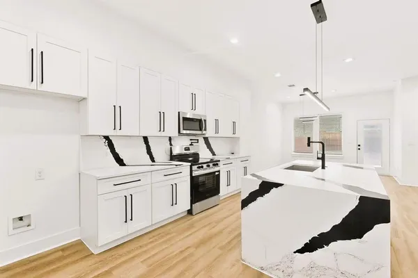 $2,699 | 1218 Grant Street, Dallas, TX 75203