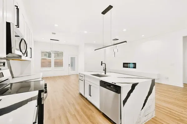 $2,699 | 1218 Grant Street, Dallas, TX 75203