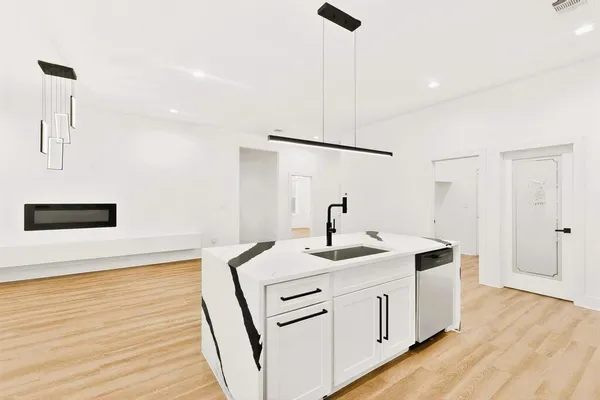 $2,699 | 1218 Grant Street, Dallas, TX 75203