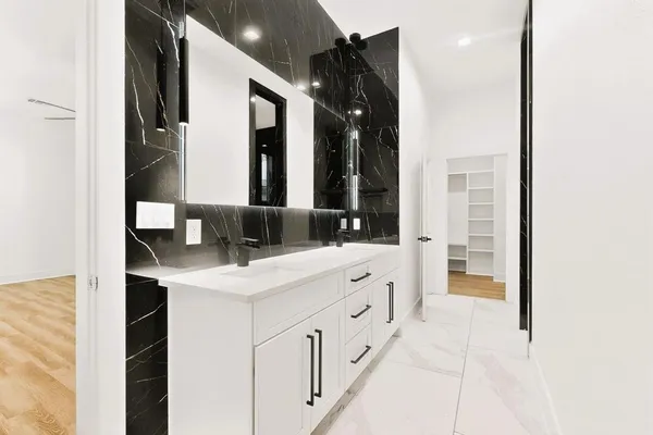 $2,699 | 1218 Grant Street, Dallas, TX 75203