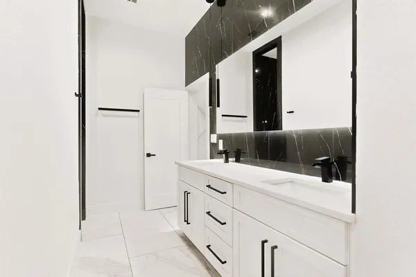 $2,699 | 1218 Grant Street, Dallas, TX 75203