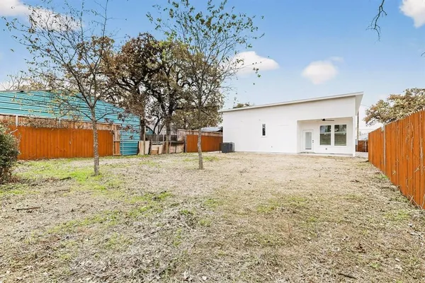 $2,699 | 1218 Grant Street, Dallas, TX 75203