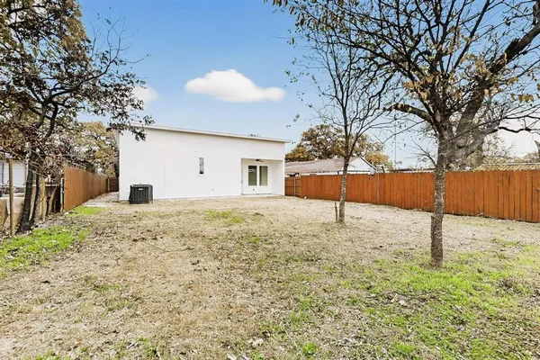 $2,699 | 1218 Grant Street, Dallas, TX 75203