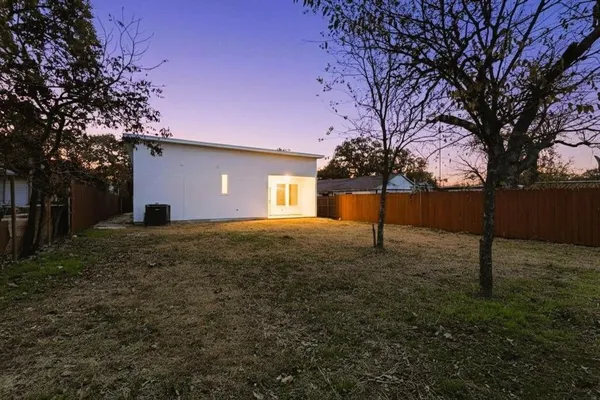 $2,699 | 1218 Grant Street, Dallas, TX 75203