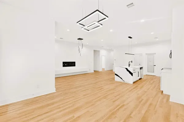 $2,699 | 1218 Grant Street, Dallas, TX 75203