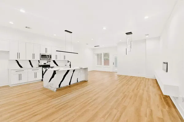 $2,699 | 1218 Grant Street, Dallas, TX 75203