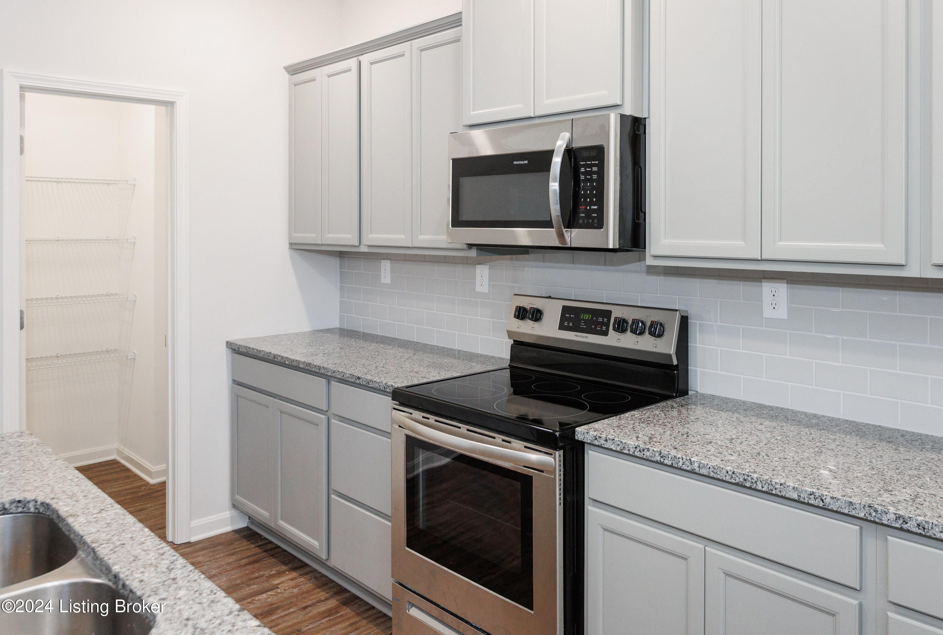 8414 Gateway Run Road Louisville, KY 40229 - Photo 9 of 44 Gateway_010