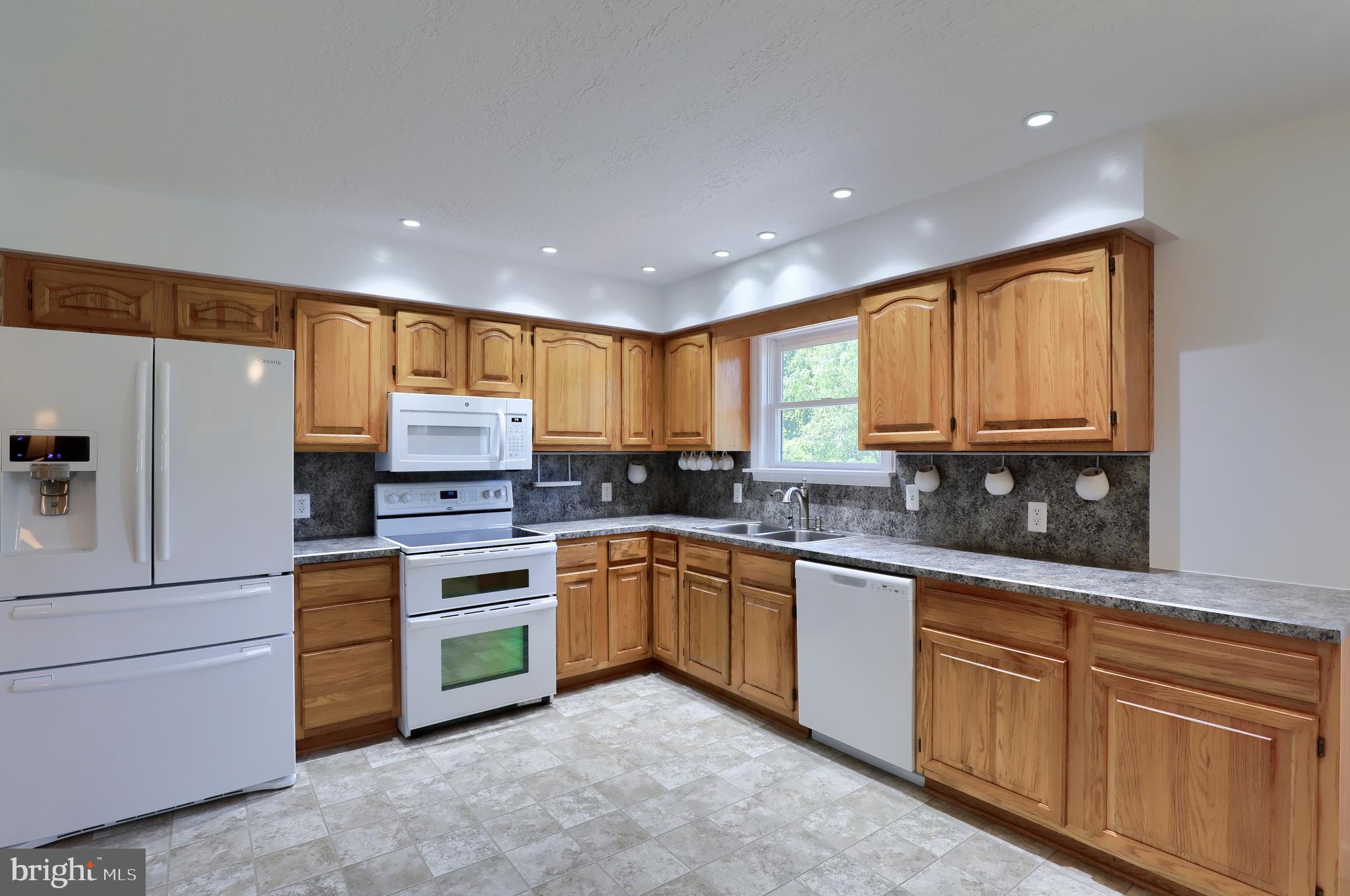 8964 East Springfield Road Seven Valleys, PA 17360 - Photo 13 of 47