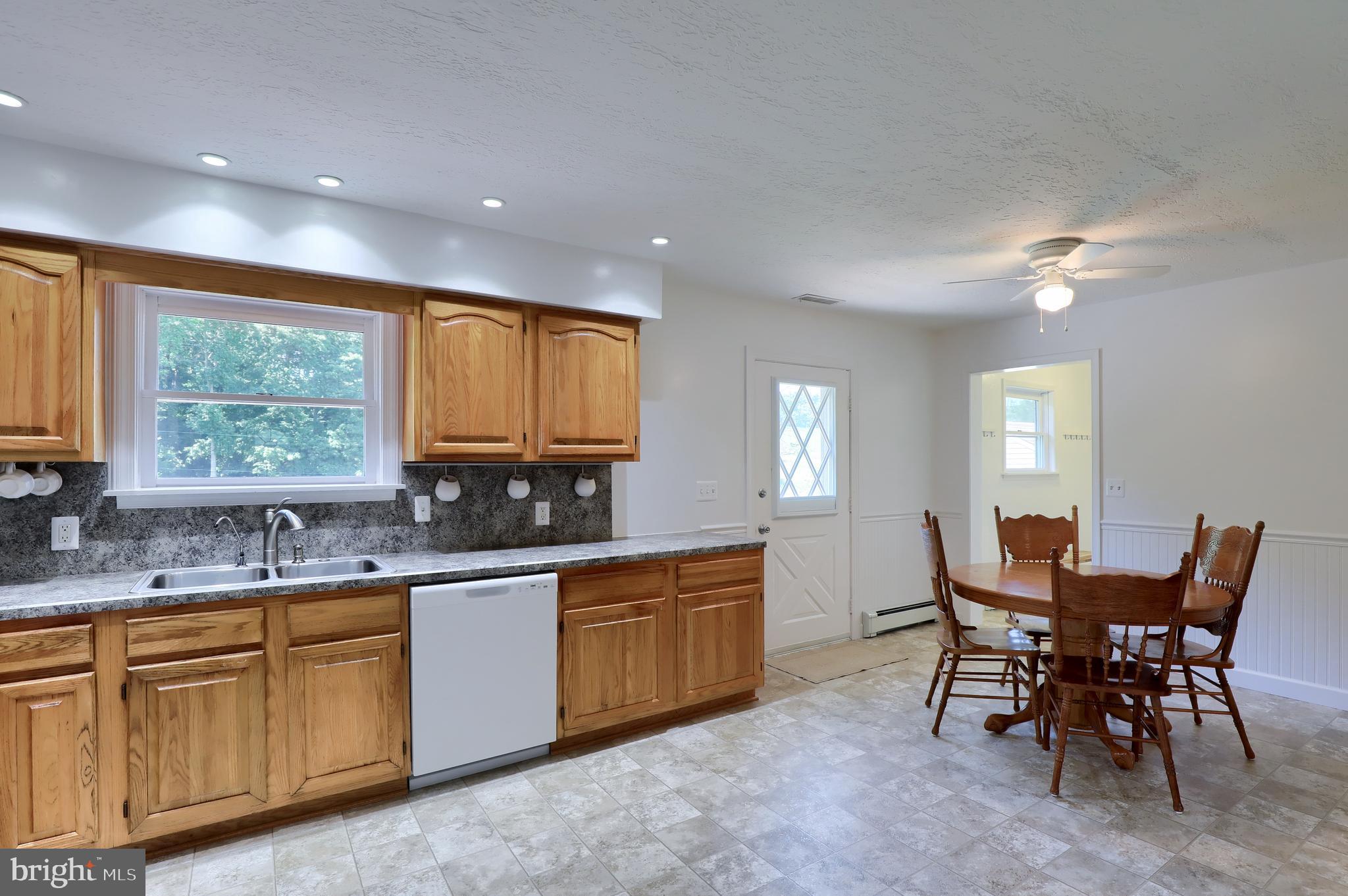 8964 East Springfield Road Seven Valleys, PA 17360 - Photo 15 of 47