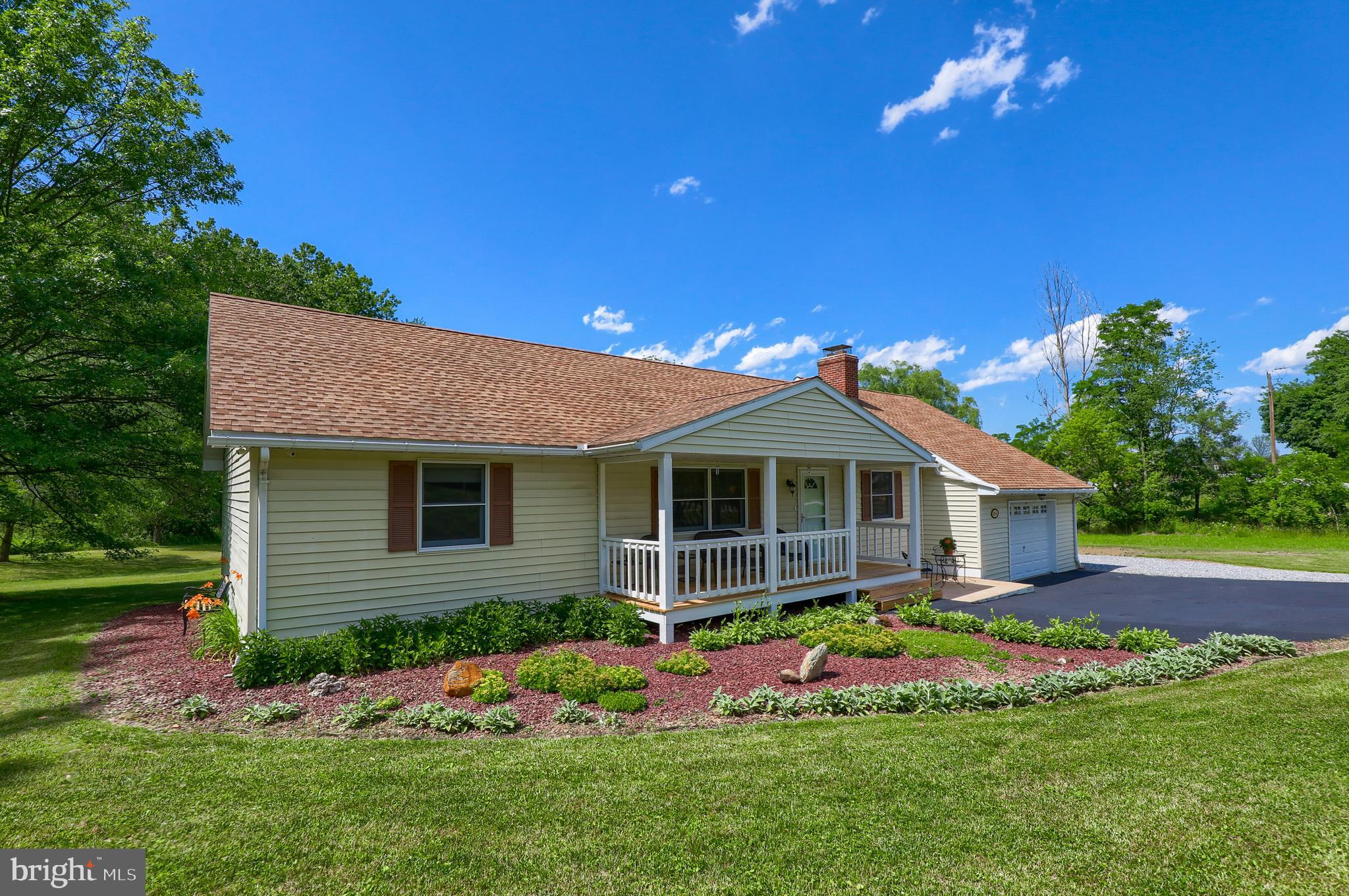 8964 East Springfield Road Seven Valleys, PA 17360 - Photo 2 of 47