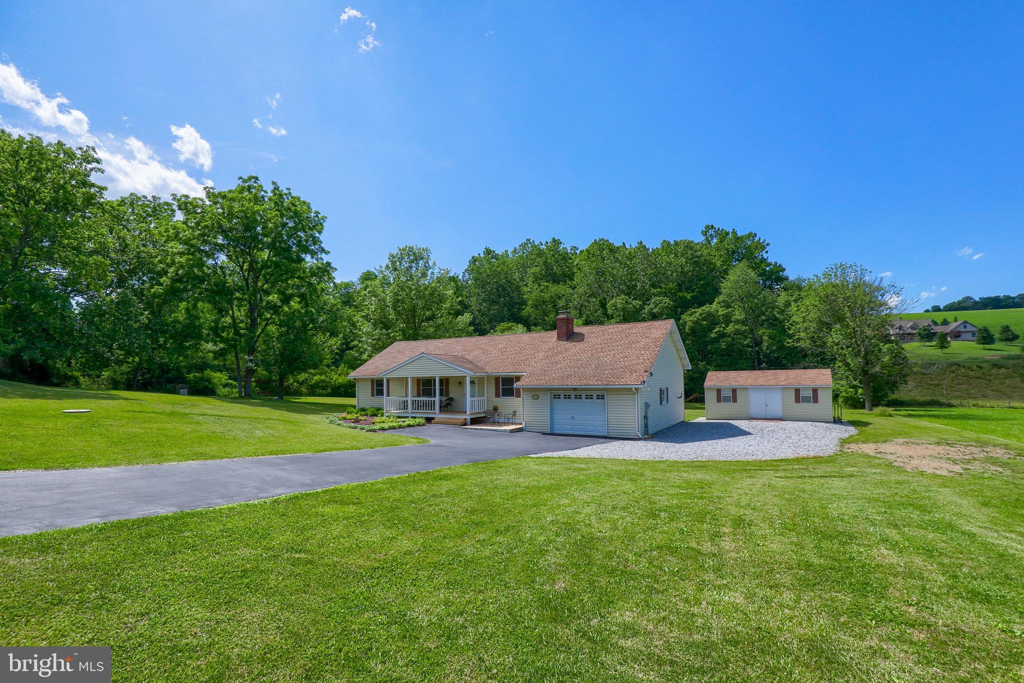 8964 East Springfield Road Seven Valleys, PA 17360 - Photo 3 of 47